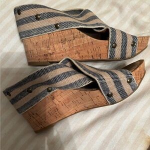 LUCKY BRAND wedge sandals / blue and tan striped size 7